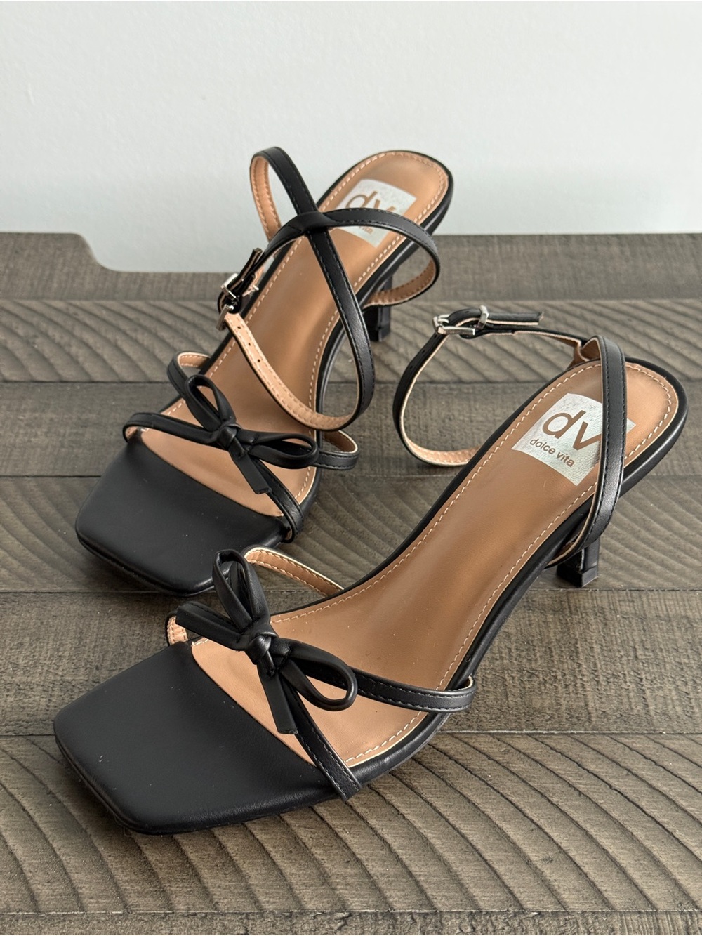 DV by Dolce Vita Black Strappy Bow Heeled Sandals Size 6.5 - Picture 6 of 10
